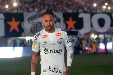 Neymar renovó su contrato con Santos hasta fines de año