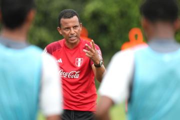 Pablo Zegarra: “Ante Ecuador debemos arriesgar, es la última chance de clasificar”