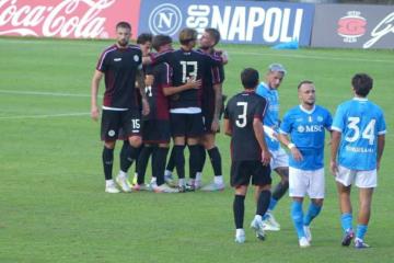 Napoli tropezó y cayó 2-0 ante Arezzo en la pretemporada