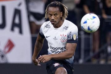Carrillo ingresó en triunfo de Corinthians
