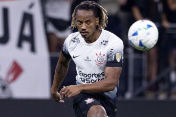 Carrillo ingresó en empate de Corinthians