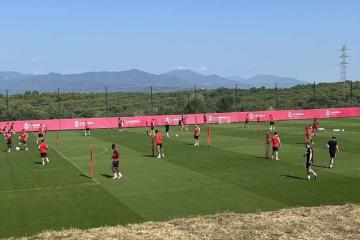 Cáceres viene realizando la pretemporada con Sheffield United