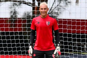 Keylor Navas podría ser compañero de Piero Quispe en Pumas