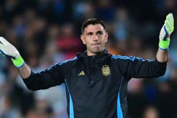 Manchester United quiere asegurar al 'Dibu' Martínez