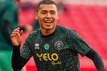 ¿Cáceres saldrá del Sheffield? DT Selles habló del futuro del peruano