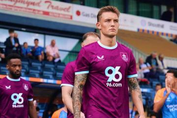 Sonne fue titular en la derrota de Burnley ante Lazio en amistoso