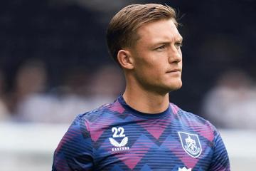Sonne debutó en la Premier League en caída del Burnley