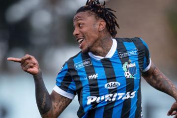 Saravia no tuvo minutos en derrota ante Liverpool