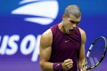 Alcaraz ganó en sets corridos en su estreno en el US Open