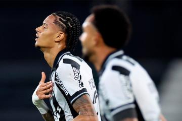 Botafogo goleó a Bragantino y recupera terreno en el Brasileirao
