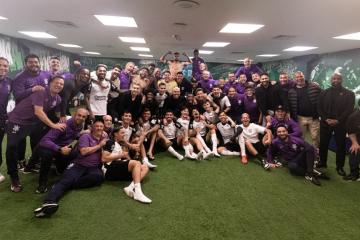 André Carrillo salió lesionado en triunfo de Corinthians