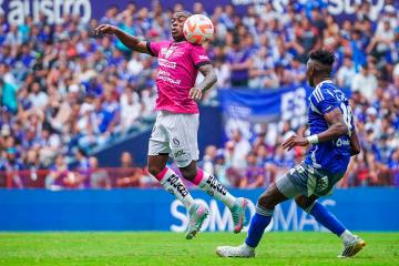 Cueva y Barco fueron titulares en la caída de Emelec ante IDV