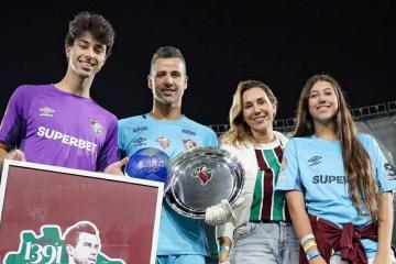 ¡Legendario! Fabio se convirtió en el futbolista con más partidos en la historia del futbol
