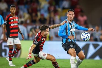 Erick Noriega debutó con Gremio en el empate 1-1 ante Flamengo por el Brasileirao