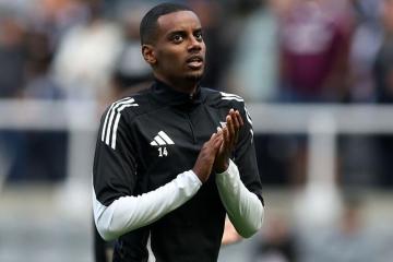 Isak insiste en salir del Newcastle