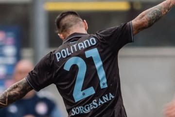 Nápoli venció por 2-1 a Olympiacos y llega en racha al debut de la Serie A