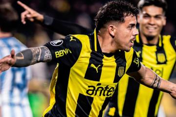 Peñarol derrotó por la mínima a Racing Club en la Libertadores