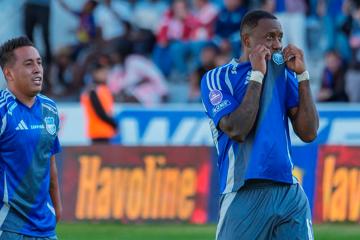 Con Barco y Cueva, Emelec venció al final a Técnico Universitario