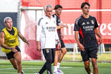 José Mourinho tuvo su primer entrenamiento con Benfica