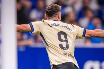 Barcelona remonta y derrota 3-1 a Real Oviedo para seguir invicto en LaLiga