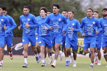 Paraguay realizó penúltimo entrenamiento antes de viajar a Lima