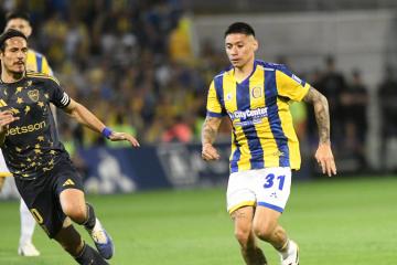 Advíncula fue suplente en el empate de Boca Juniors ante Rosario Central