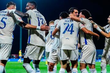 Porto goleó y sigue en la cima del torneo portugués