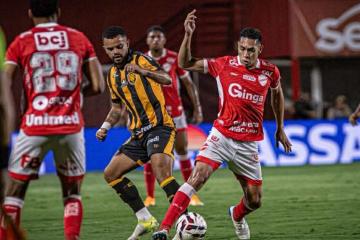Amazonas FC volvió a caer y sigue complicado en el Brasileirao B