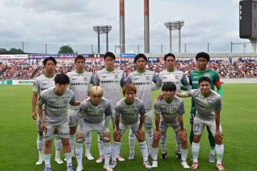 Con un peruano en cancha y otro fuera, Fujieda MYFC volvió a caer en la Segunda de Japón