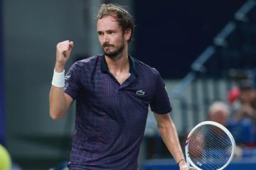 Medvedev tuvo buen arranque en Masters 1000 de París