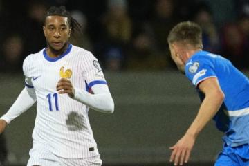 Francia salvó un empate ante Islandia y sigue firme en la cima del grupo D