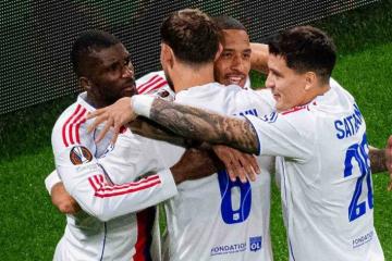 Lyon reaccionó en Europa: venció 2-0 a Basilea y alcanzó el liderato del grupo