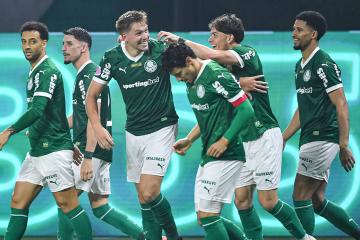 Palmeiras goleó por 4-1 a Juventude y tomó la cima del Brasileirao