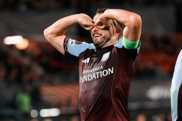 Aston Villa consiguió triunfo 2-0 en su visita al Feyenoord