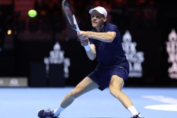 Sinner eliminó a Tsitsipas del "Six Kings Slam"