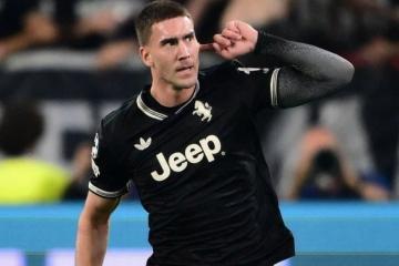 Vlahovic genera interés en el Barcelona