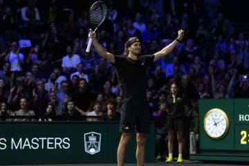 ¡Ya está en 'semis'! Zverev eliminó a Medvedev en el Masters 1000 de París