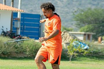 Flores: "Queremos sacar adelante el último partido del año"