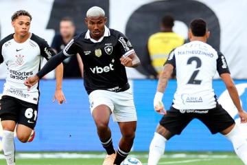 Carrillo fue titular en el empate de Corinthians frente a Botafogo