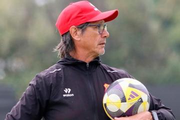 Arturo Ríos: "Comizzo tiene la propuesta de renovación, depende de él"