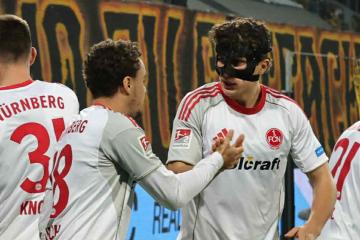 Gruber fue titular en el triunfo de Núremberg ante Dynamo Dresden