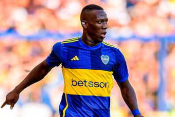 Advíncula fue convocado para enfrentar a Talleres por los octavos de la liga argentina
