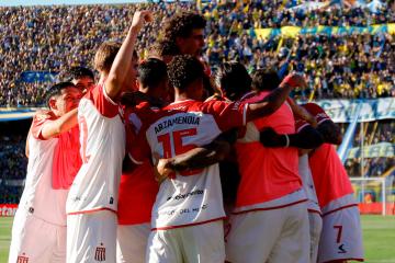 Estudiantes venció a Rosario Central y se metió a ‘cuartos’ de la liga argentina
