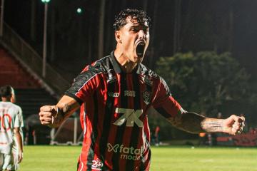 Vitória superó a Internacional y sueña con salvarse del descenso
