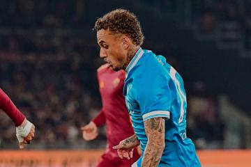 Napoli se impuso a Roma para seguir acechando la cima de la Serie A