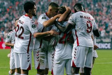 Samsunspor goleó y se apoderó de la cima de la Conference League