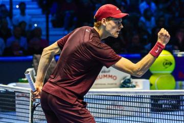Sinner venció a Zverev y avanzó a 'semis' del ATP Finals