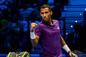 ¡Partidazo! Auger-Aliassime le remontó el duelo a Shelton en las ATP Finals