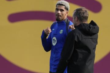 Araujo pidió a Barcelona no jugar mientras se recupera mentalmente