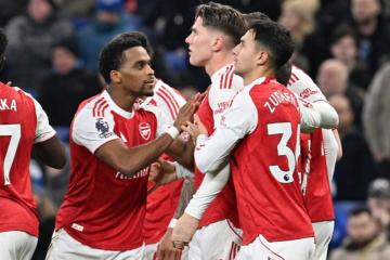 Arsenal ganó por la mínima y recuperó la punta